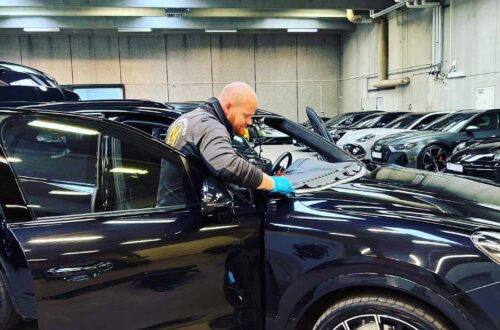 Prisguide: Hvad koster det egentlig at få udskiftet forruden?