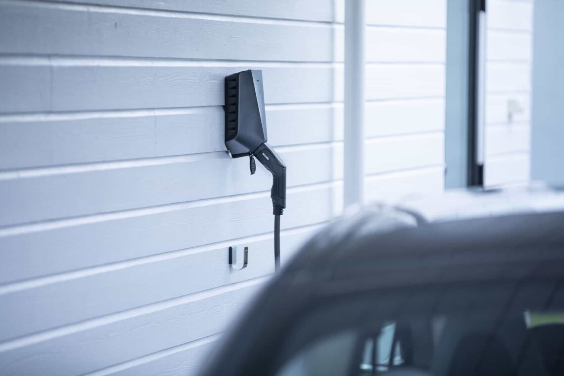 Sådan foregår opsætning af ladestander – fra planlægning til færdig installation